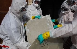 Equipo de Brisa realizando inspección de asbesto en un proyecto inmobiliario